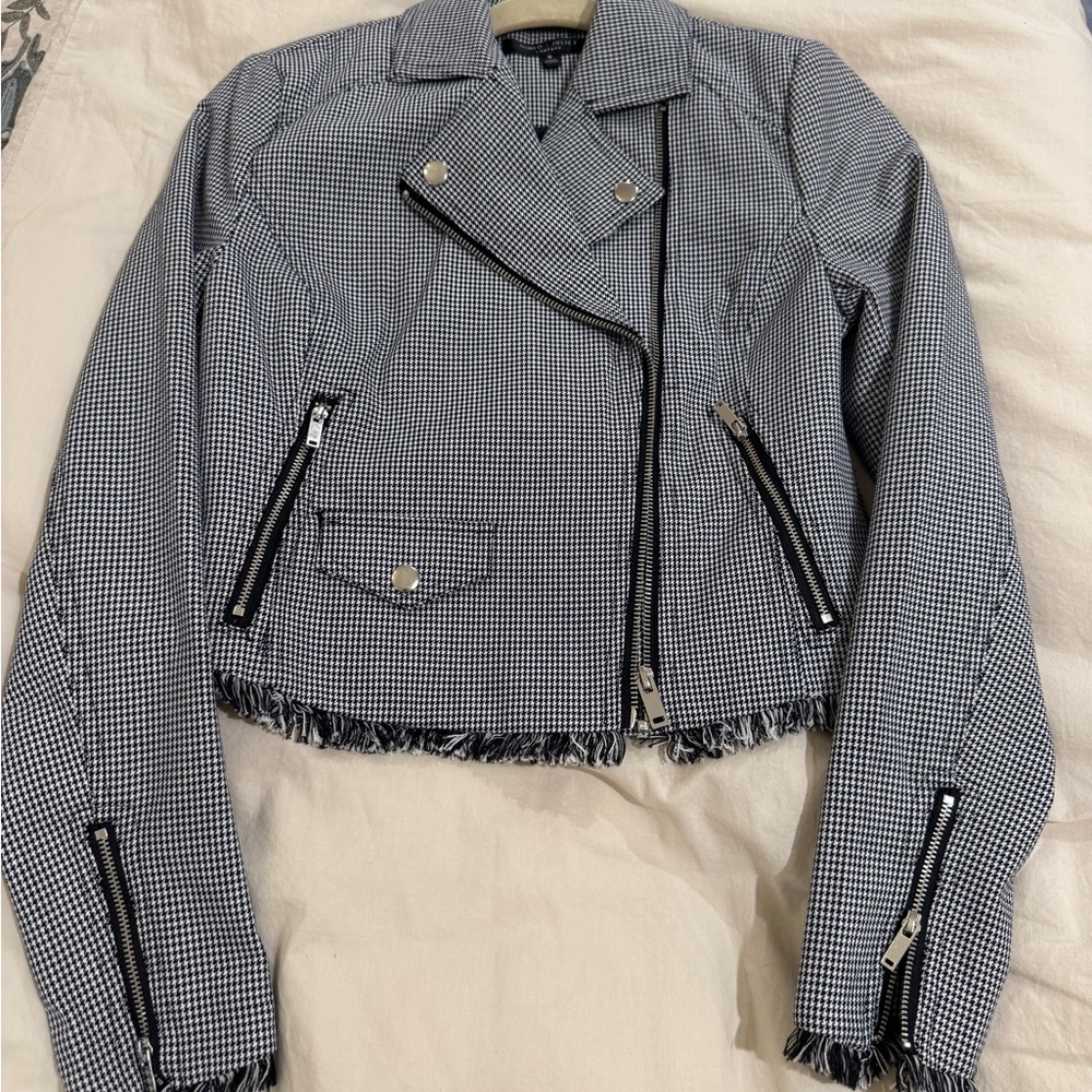 Chic Black and White Houndstooth Blazer